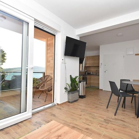 Apartman Bela Tisno Exterior photo