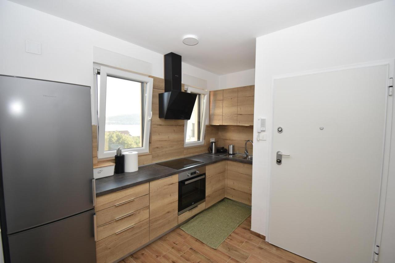 Apartman Bela Tisno Exterior photo