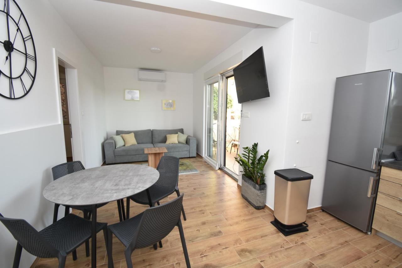Apartman Bela Tisno Exterior photo