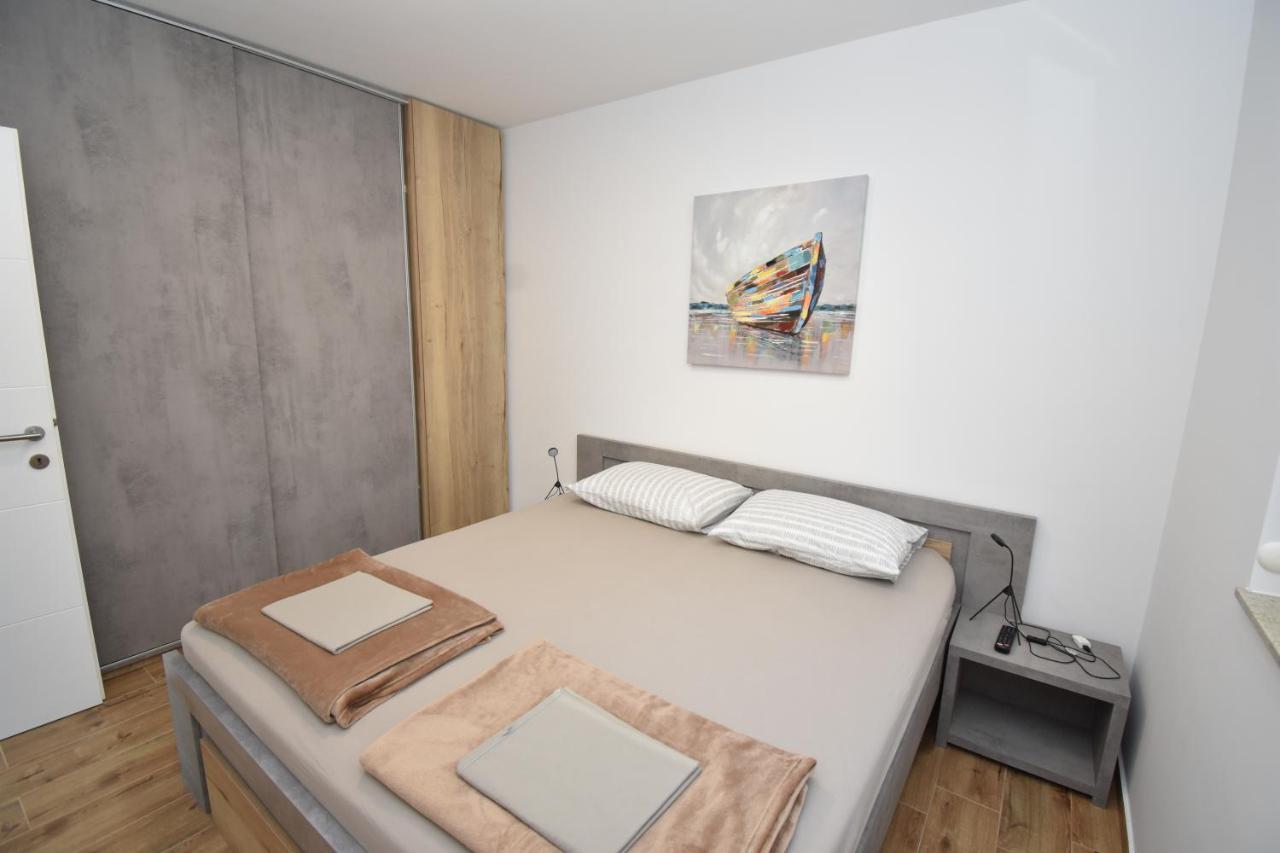 Apartman Bela Tisno Exterior photo