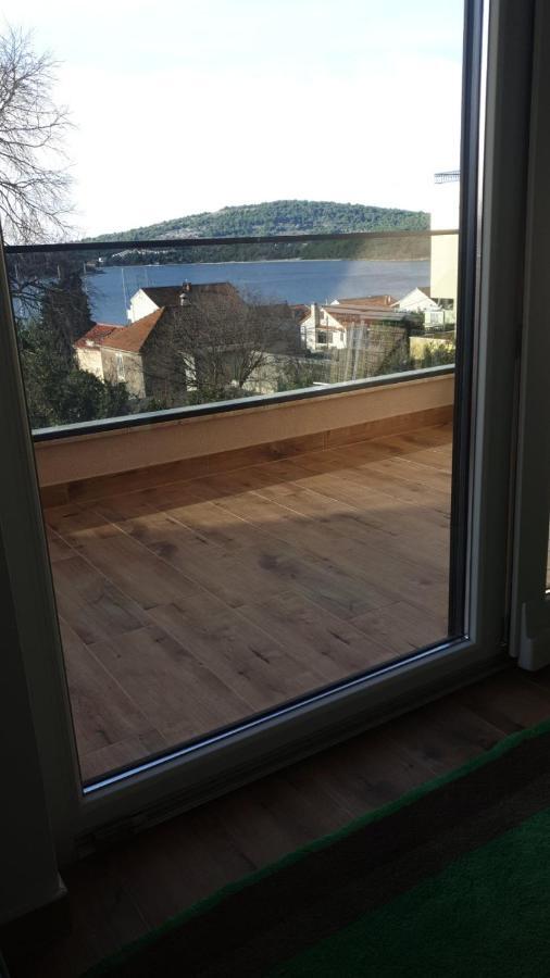 Apartman Bela Tisno Exterior photo